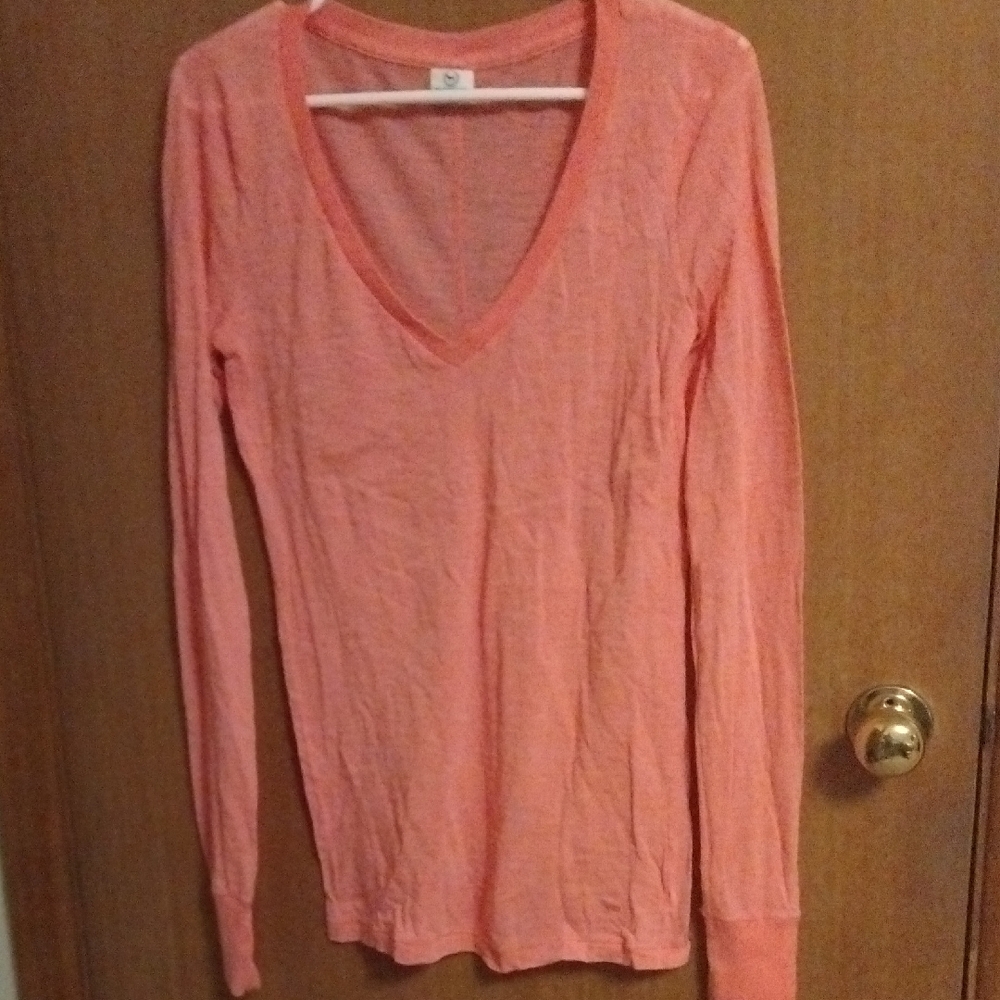 Light Weight VS PINK 🩷 Coral Long Sleeve  V-Neck Top